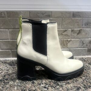 Sorel Brex Heel Chelsea Women's White and Black Ankle Boots Size 10